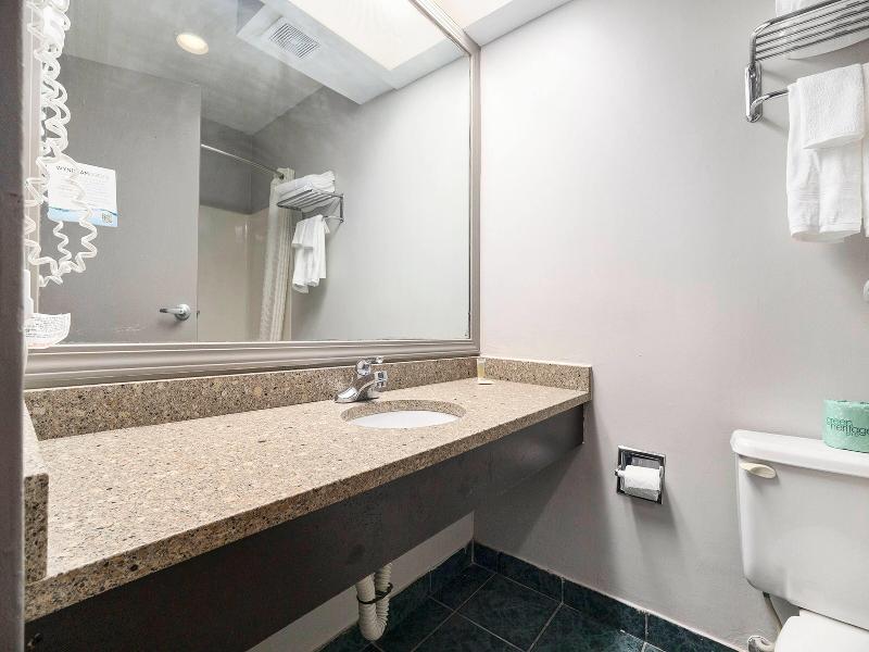 Days Inn & Suites By Wyndham Muskegon image