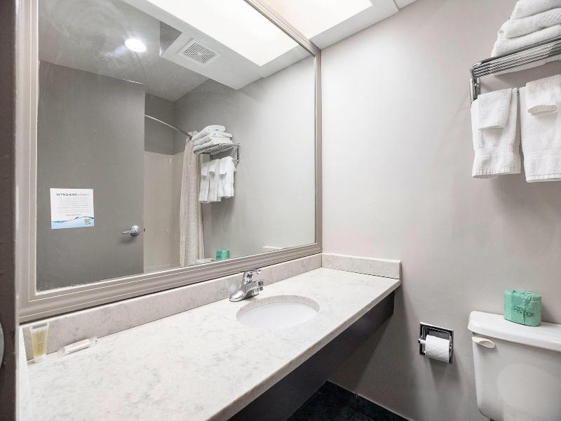 Days Inn & Suites By Wyndham Muskegon image