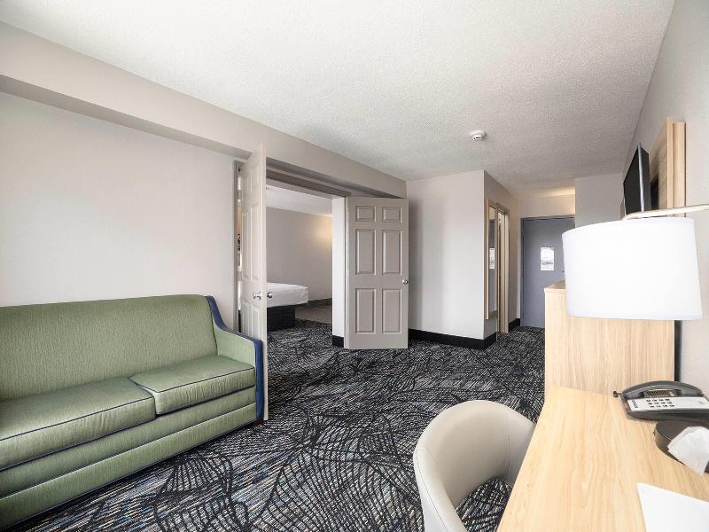 Days Inn & Suites By Wyndham Muskegon image