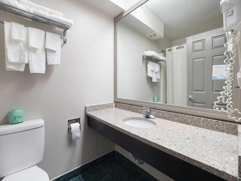 Days Inn & Suites By Wyndham Muskegon image