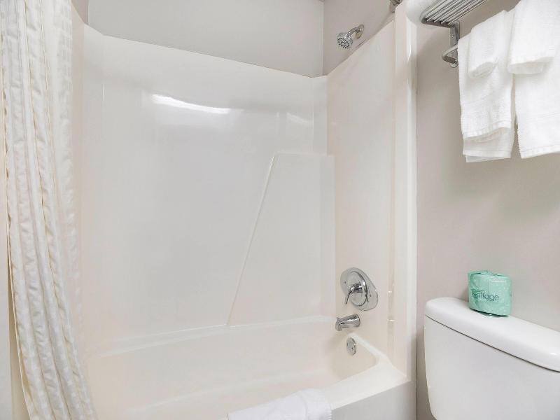 Days Inn & Suites By Wyndham Muskegon image