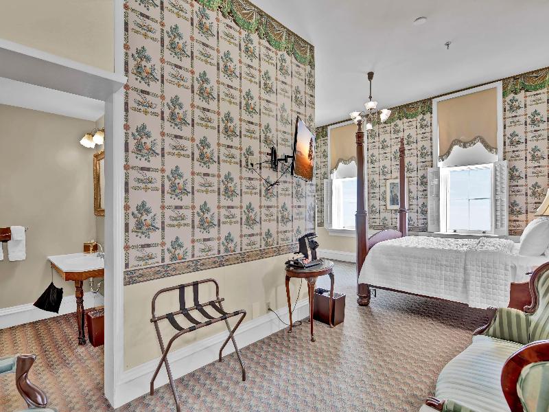 DOUBLE QUEEN SIZE BED