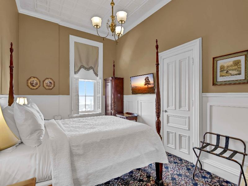 DOUBLE CLASSIC QUEEN BED
