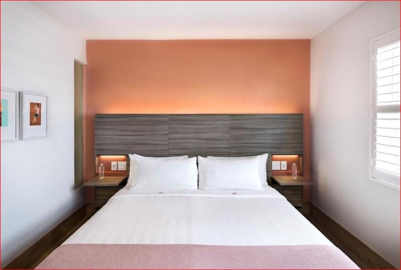 The Julia - Adults Only Miami Beach Hotel 4