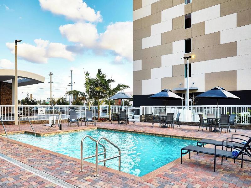 Ac Hotel By Marriott Miami Doral image