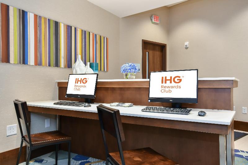 Holiday Inn Express & Suites Charlotte -Ballantyne