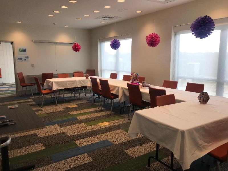 Holiday Inn Express and Suites-Elizabethtown North