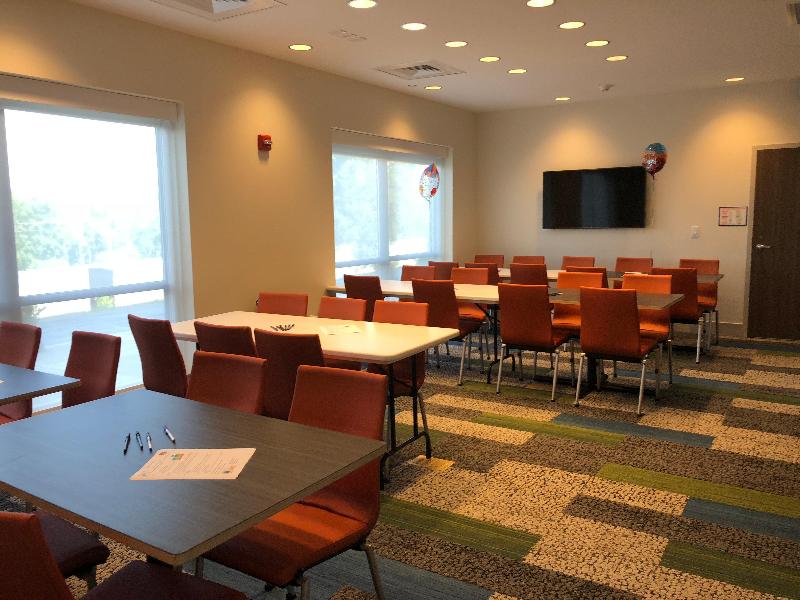 Holiday Inn Express and Suites-Elizabethtown North