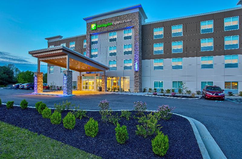 Holiday Inn Express Suites Lexington W Versailles image
