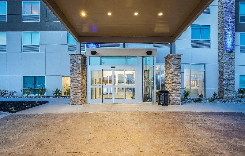 Holiday Inn Express Suites Lexington W Versailles image