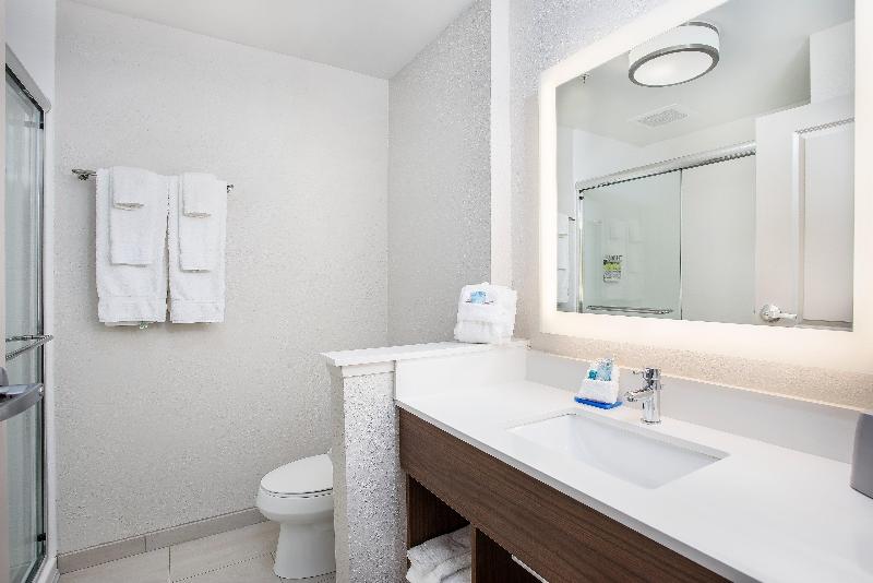 Holiday Inn Express Suites Lexington W Versailles image