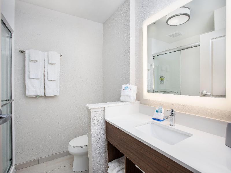 Holiday Inn Express Suites Lexington W Versailles image