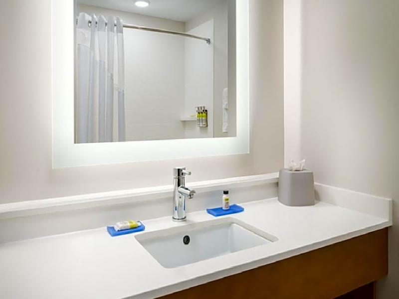 Holiday Inn Exp & Sts Oakhurst - Yosemite Park Ar. image