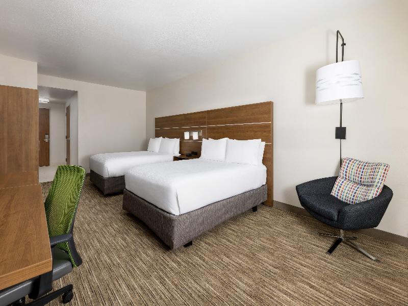 Holiday Inn Exp & Sts Oakhurst - Yosemite Park Ar. image
