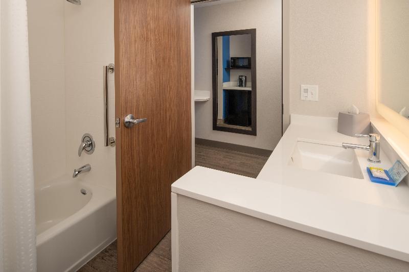 Holiday Inn Express & Suites Camas - Vancouver photo 9