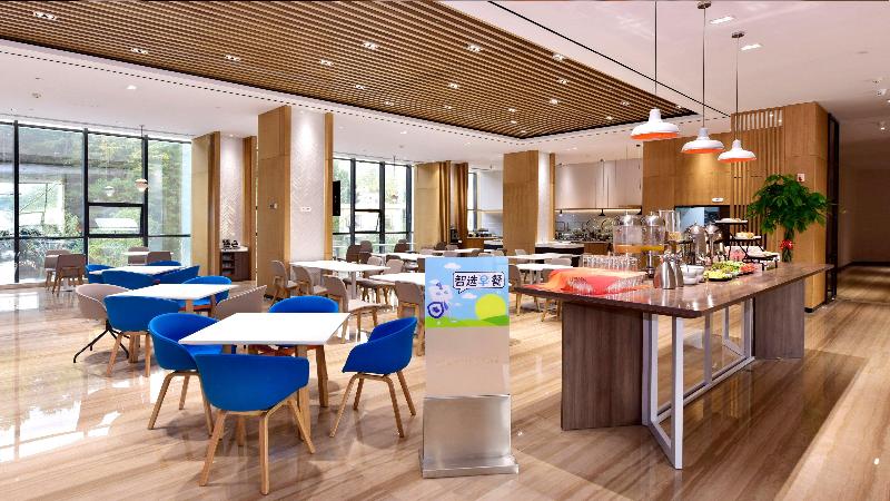 Holiday Inn Express Luanchuan image 2