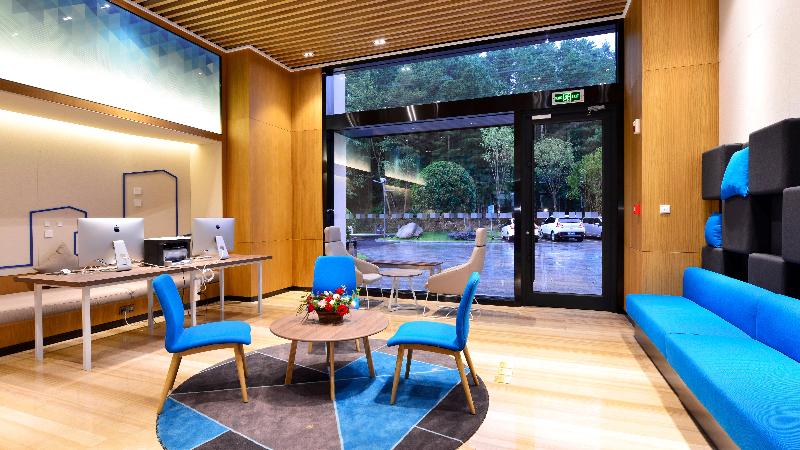 Holiday Inn Express Luanchuan image