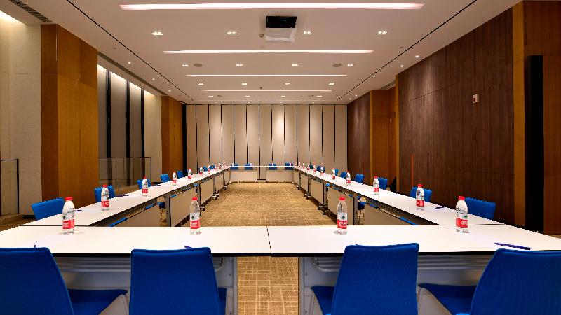 Holiday Inn Express Luanchuan image