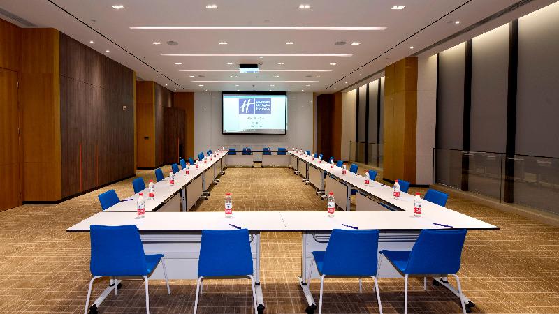 Holiday Inn Express Luanchuan image
