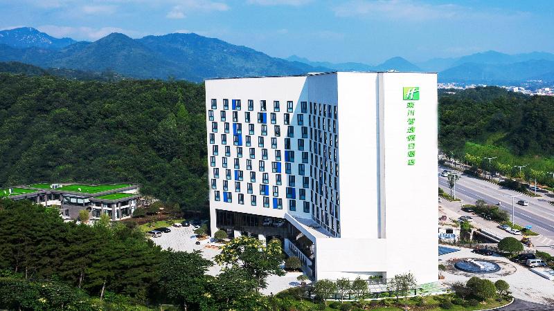 Holiday Inn Express Luanchuan image