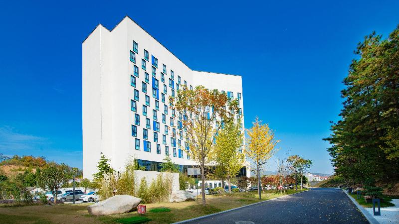 Holiday Inn Express Luanchuan image