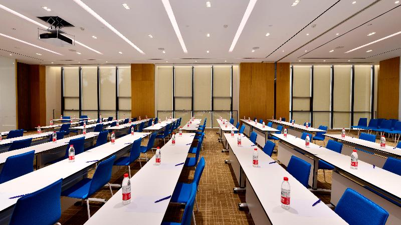 Holiday Inn Express Luanchuan image