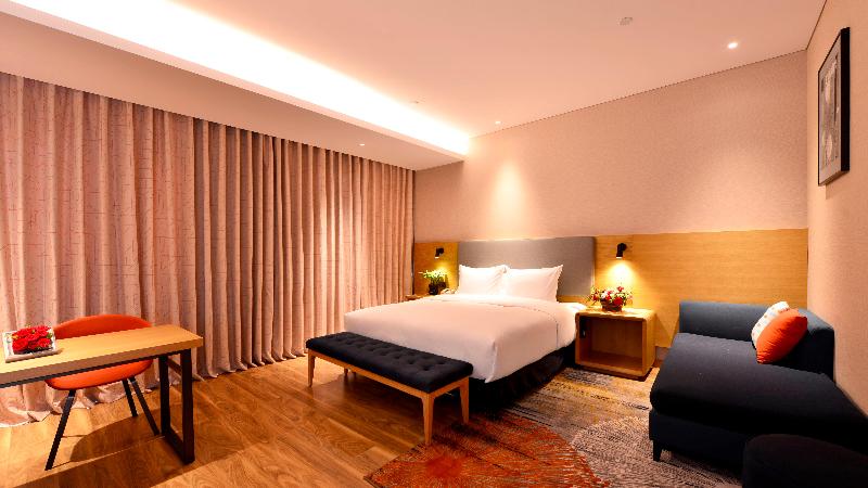 Holiday Inn Express Luanchuan image
