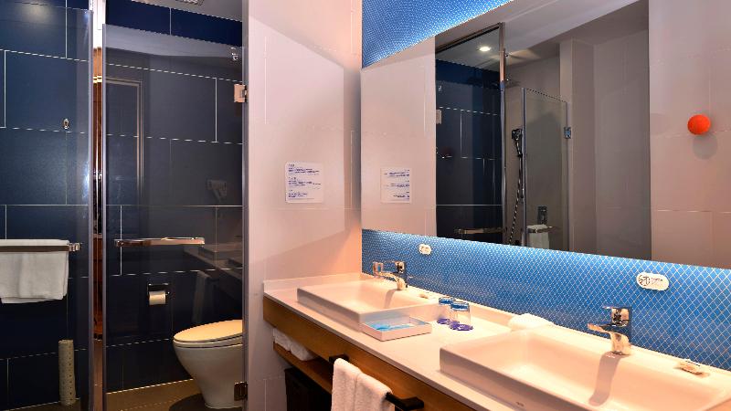Holiday Inn Express Luanchuan image