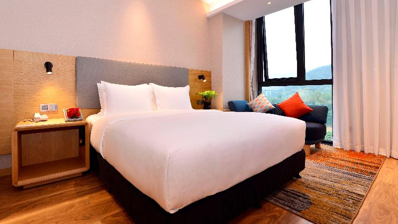 Holiday Inn Express Luanchuan image