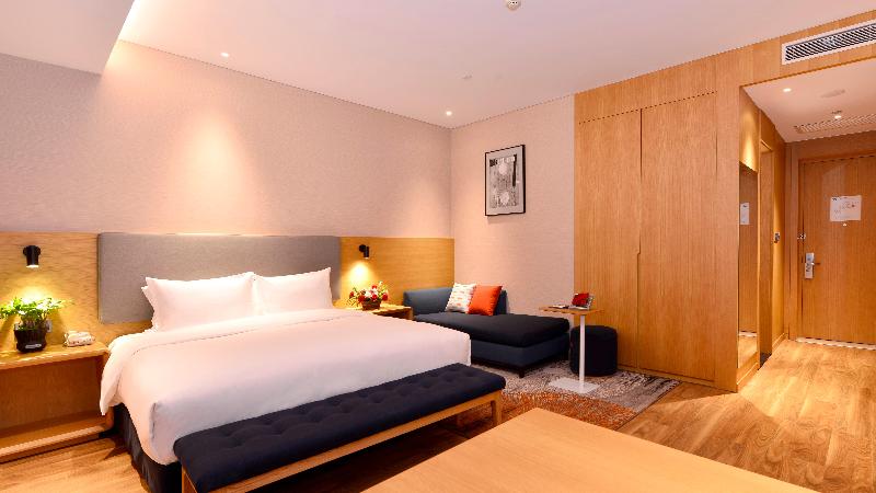 Holiday Inn Express Luanchuan image