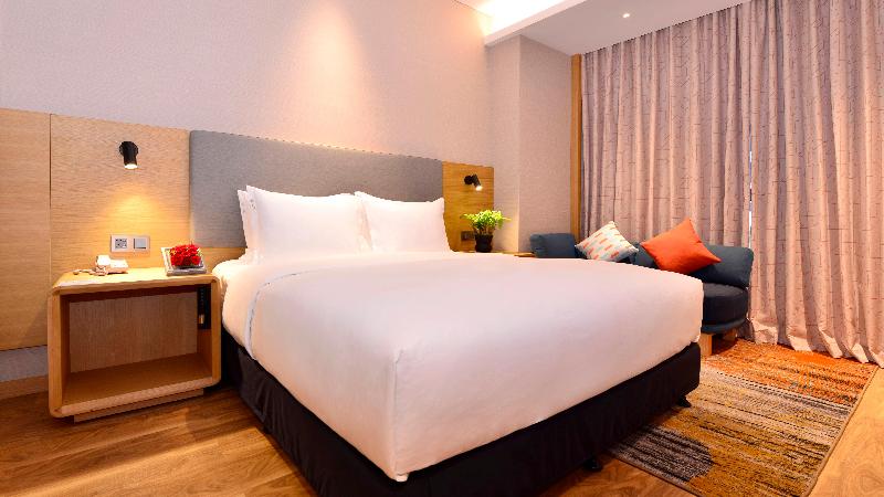 Holiday Inn Express Luanchuan image