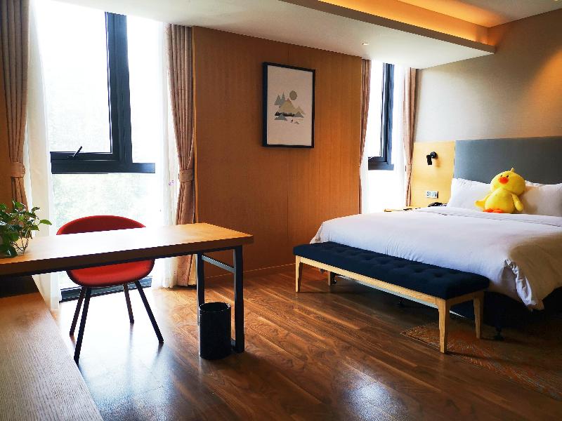 Holiday Inn Express Luanchuan image