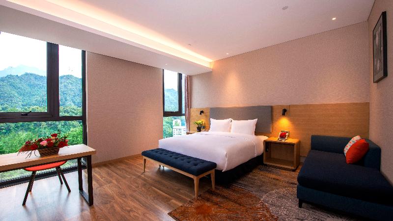 Holiday Inn Express Luanchuan image