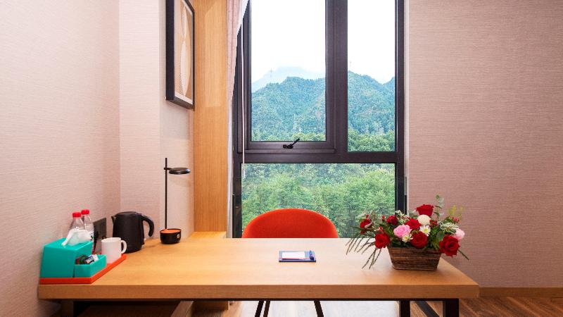Holiday Inn Express Luanchuan image