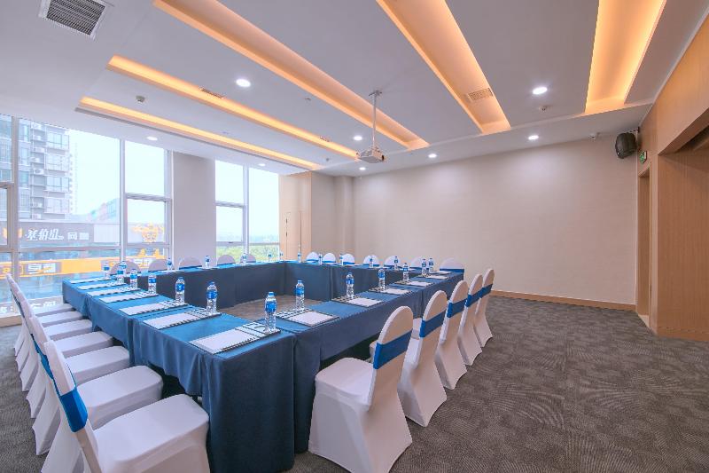 Holiday Inn Express Luoyang Yichuan image