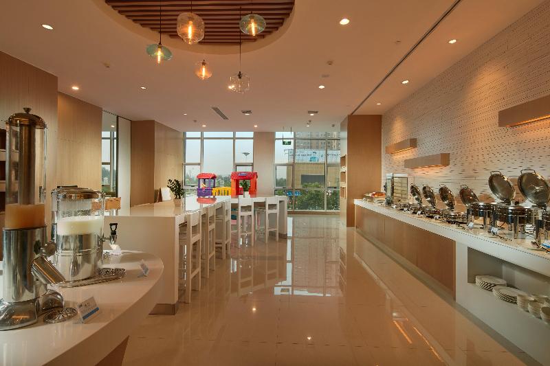 Holiday Inn Express Luoyang Yichuan image