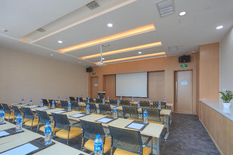 Holiday Inn Express Luoyang Yichuan image