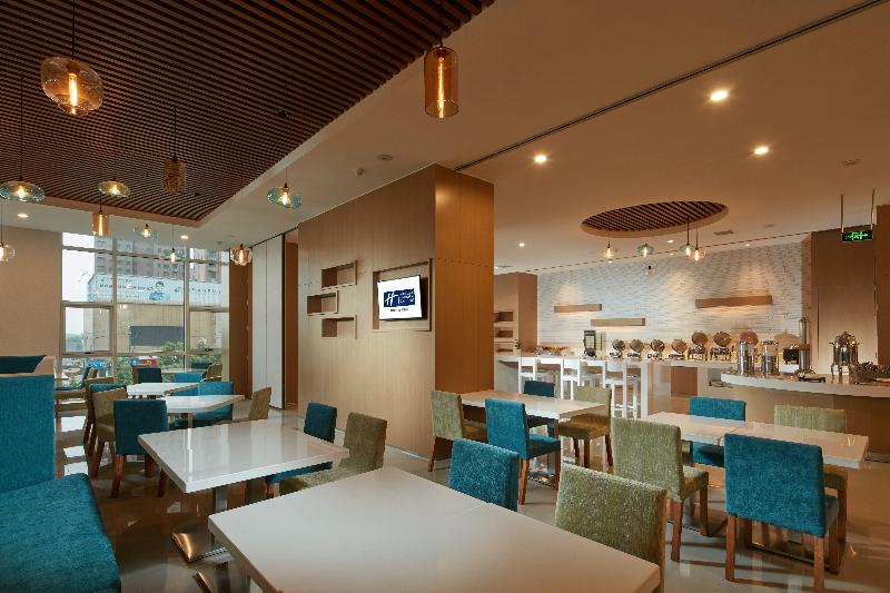 Holiday Inn Express Luoyang Yichuan image