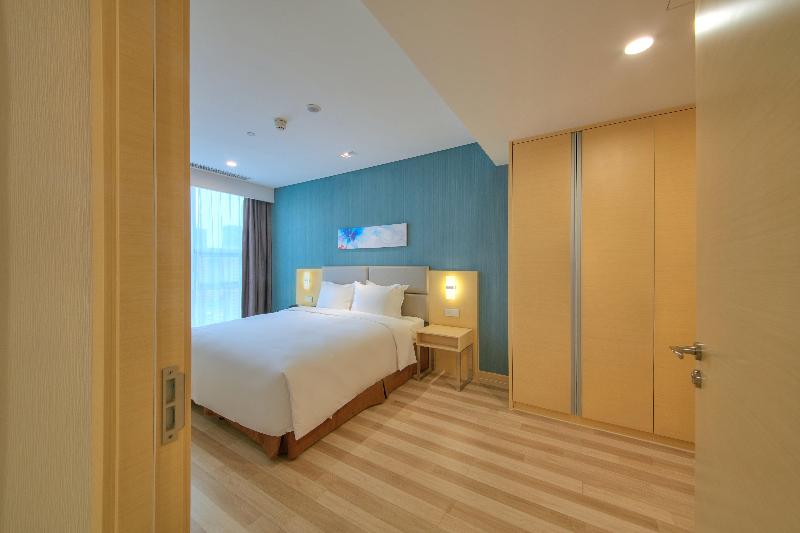 Holiday Inn Express Luoyang Yichuan image