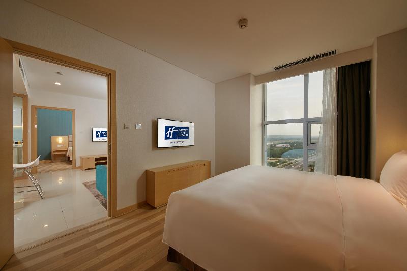 Holiday Inn Express Luoyang Yichuan image