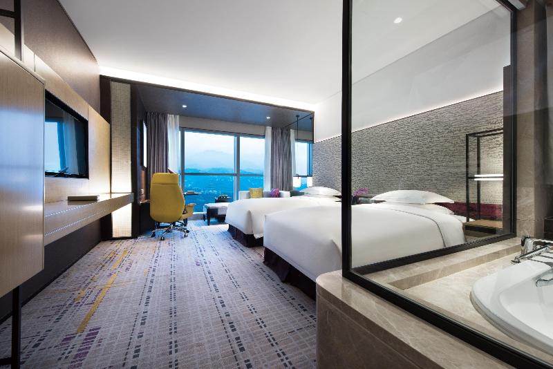 Crowne Plaza Baoji City Center image