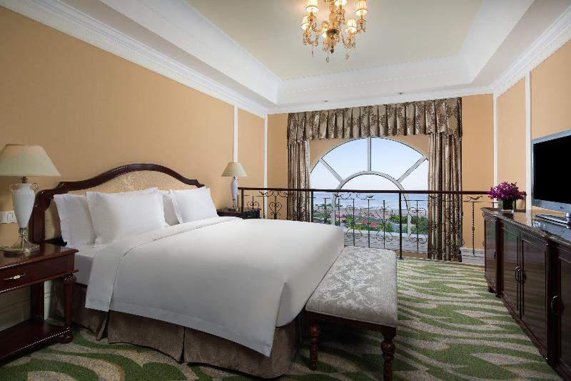 Crowne Plaza Ocean Spring Resort