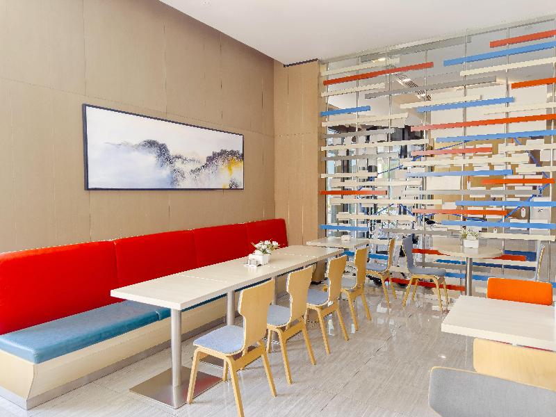 Holiday Inn Express Zhangye image