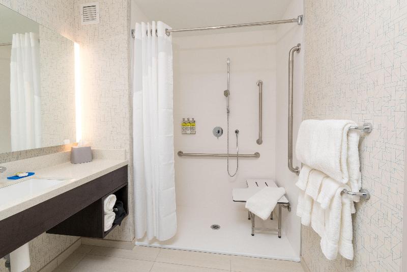 Holiday Inn Express and Suites Saskatoon East image