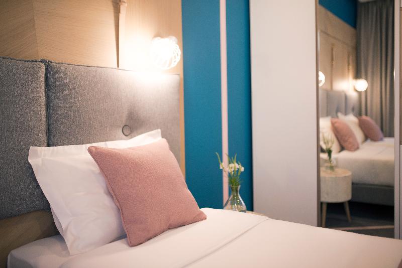 Bed room