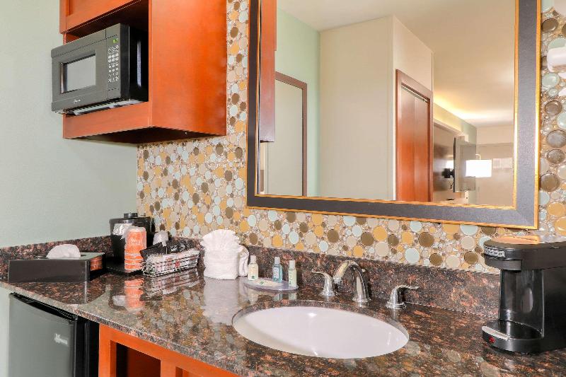 Quality Inn Near the Island Pigeon Forge image