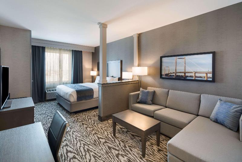 Comfort Suites Southwest Kennewick image