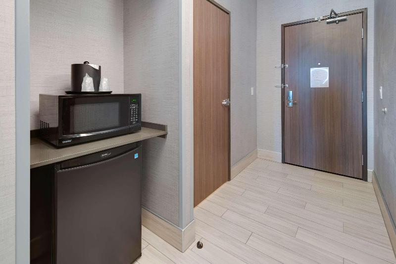 Comfort Suites Southwest Kennewick image