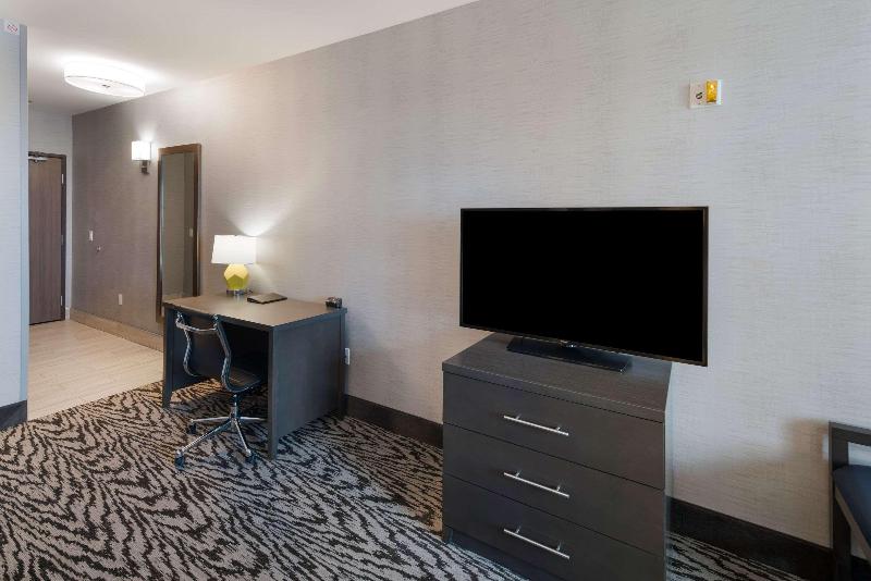 Comfort Suites Southwest Kennewick image