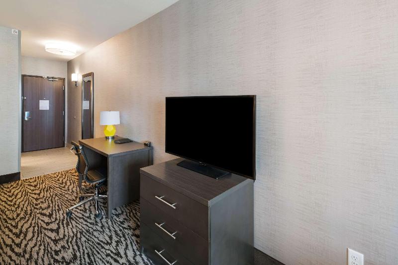 Comfort Suites Southwest Kennewick image